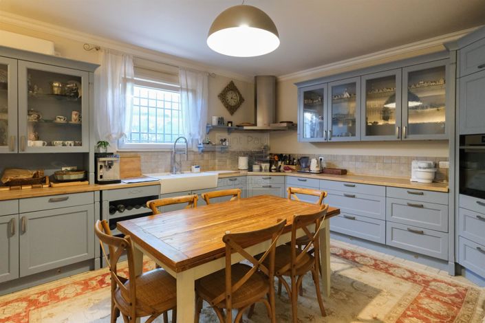 Image No.6-4 Bed House for sale