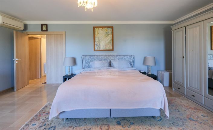 Image No.8-4 Bed House for sale