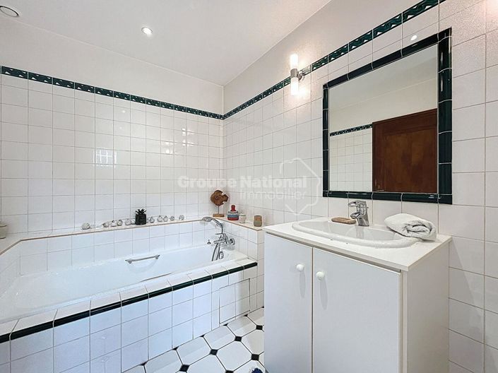 Image No.19-3 Bed House for sale