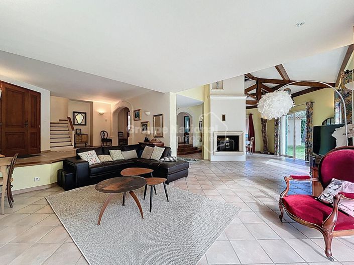 Image No.6-3 Bed House for sale