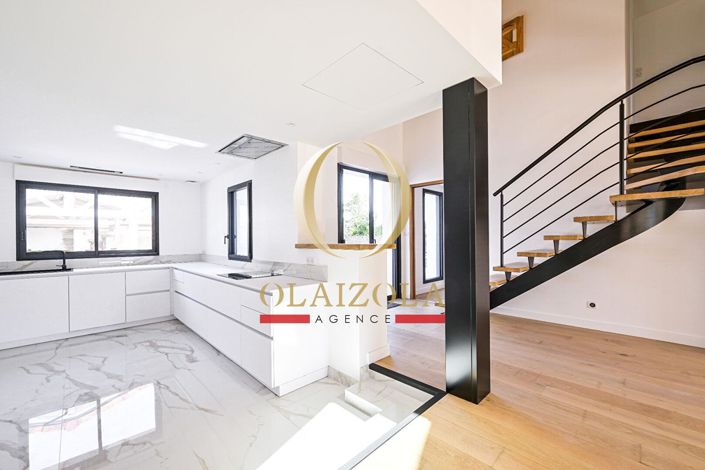 Image No.4-4 Bed House for sale