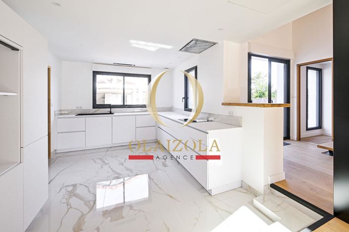 Image No.5-4 Bed House for sale