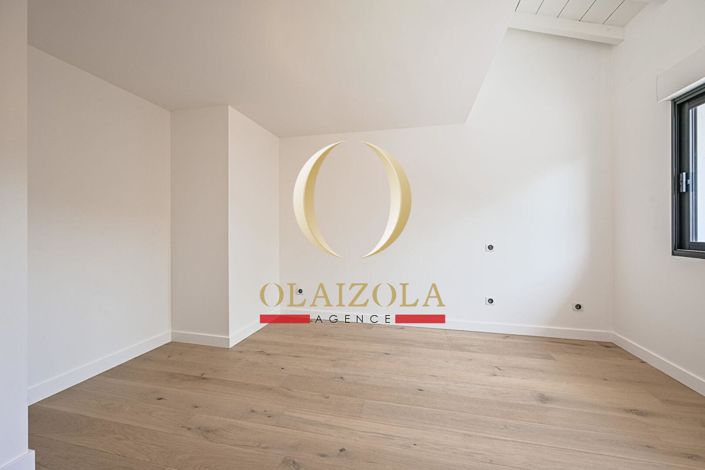 Image No.8-4 Bed House for sale