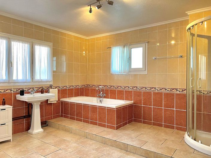 Image No.17-4 Bed House for sale