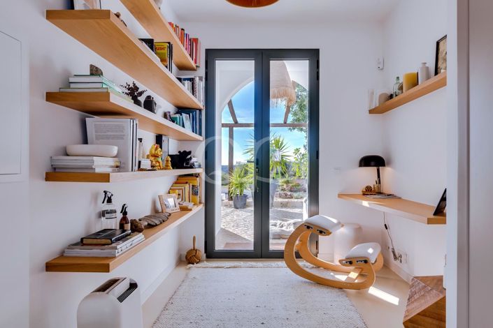 Image No.41-3 Bed House for sale