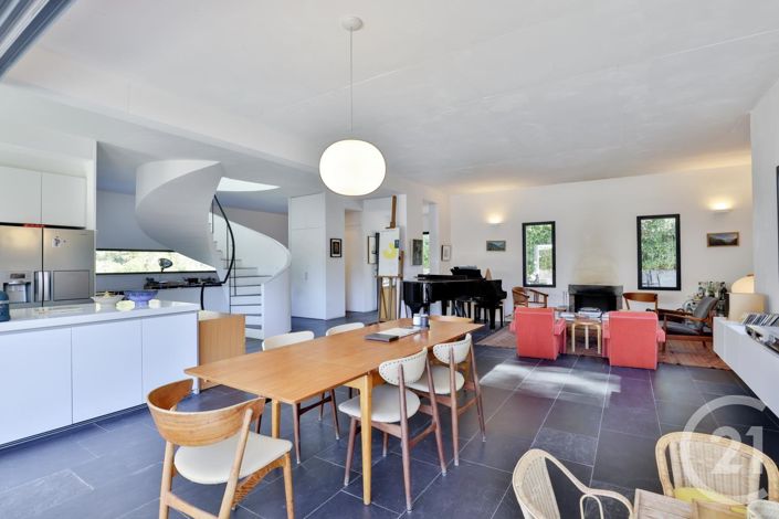 Image No.17-4 Bed House for sale