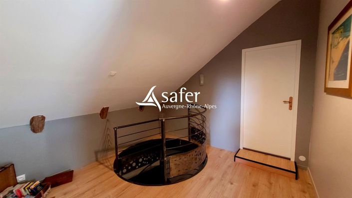 Image No.18-5 Bed House for sale