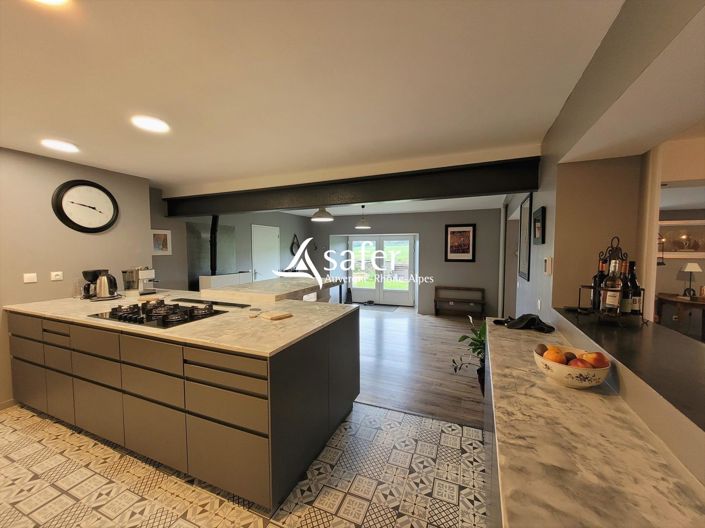 Image No.5-5 Bed House for sale