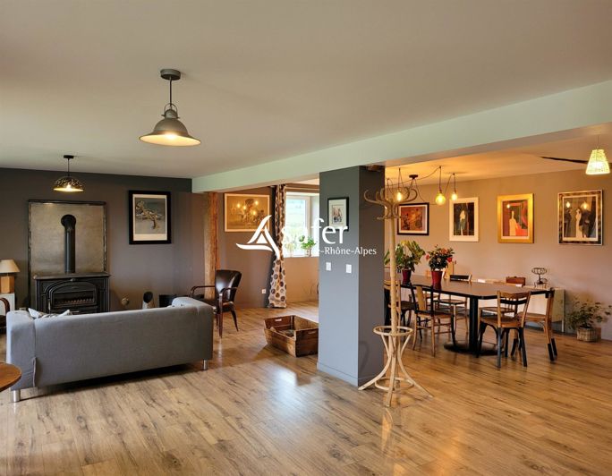 Image No.8-5 Bed House for sale