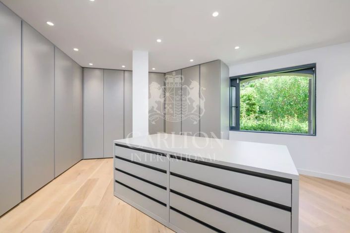 Image No.12-5 Bed House for sale