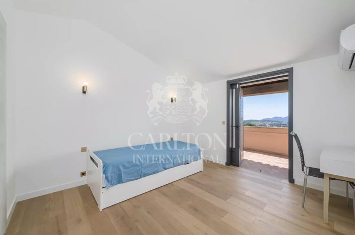 Image No.17-5 Bed House for sale