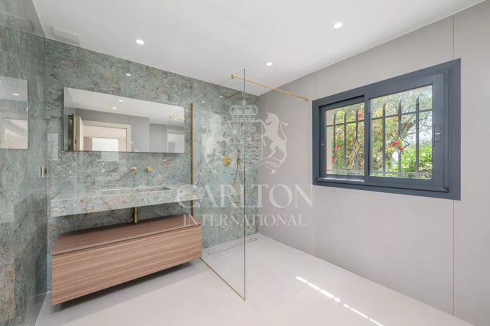 Image No.24-5 Bed House for sale