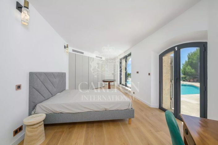 Image No.25-5 Bed House for sale