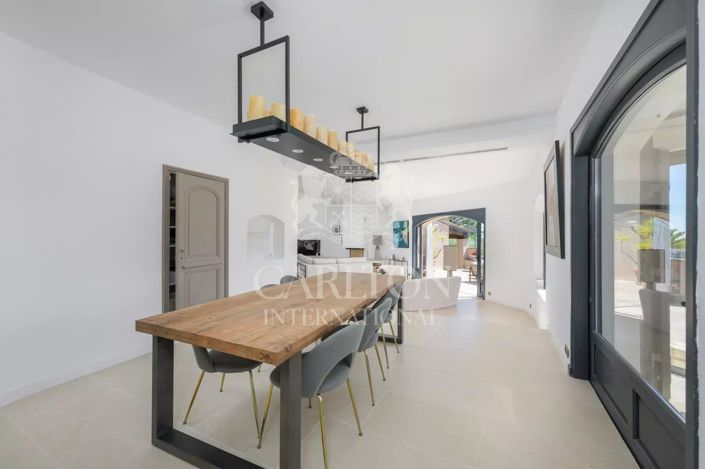 Image No.7-5 Bed House for sale