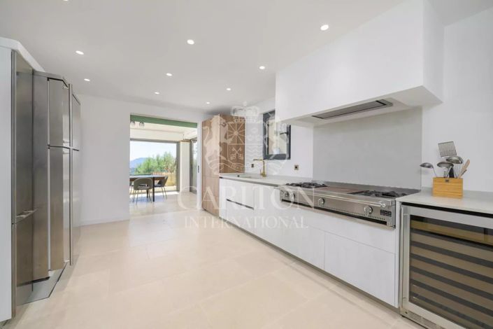 Image No.9-5 Bed House for sale