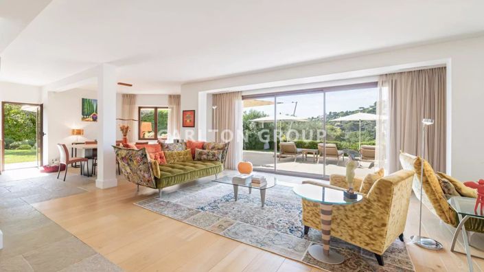 Image No.3-5 Bed House for sale