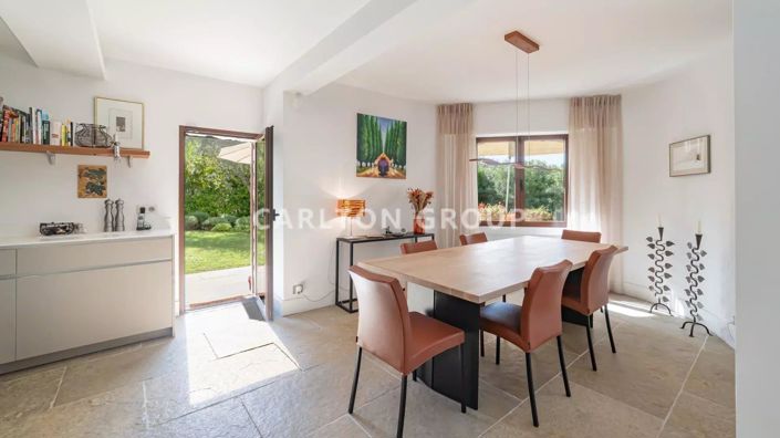 Image No.4-5 Bed House for sale