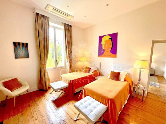 Image No.24-8 Bed House for sale