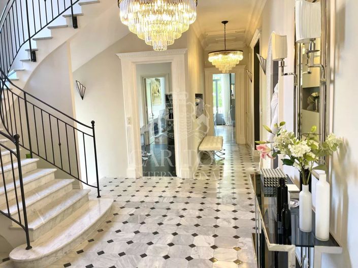 Image No.3-8 Bed House for sale