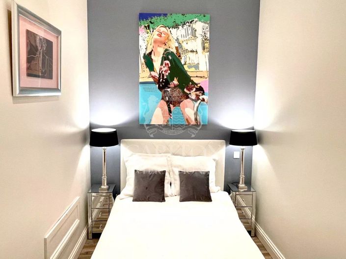 Image No.30-8 Bed House for sale