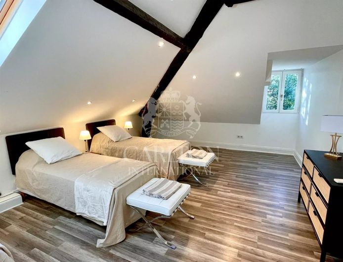 Image No.32-8 Bed House for sale