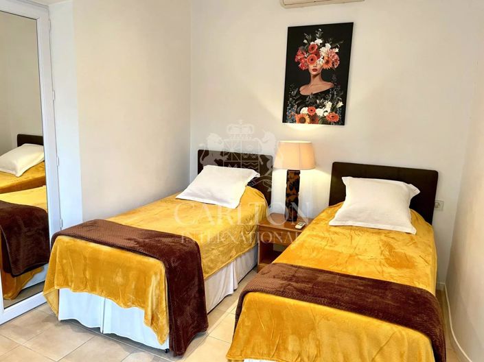 Image No.33-8 Bed House for sale