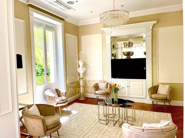 Image No.6-8 Bed House for sale