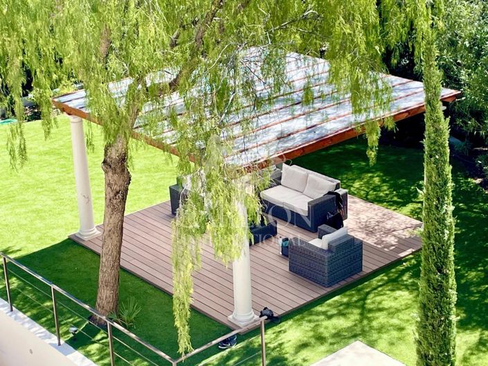 Image No.8-8 Bed House for sale