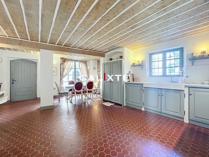 Image No.8-3 Bed House for sale