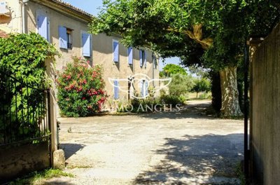 1 - L'Isle-sur-la-Sorgue, Property