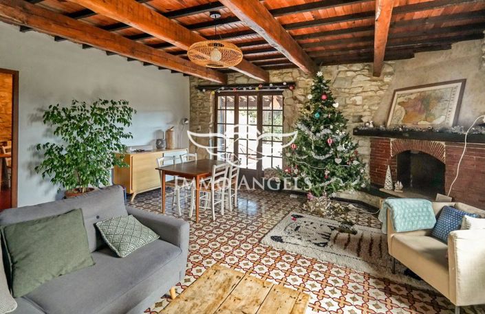 Image No.10-10 Bed Property for sale