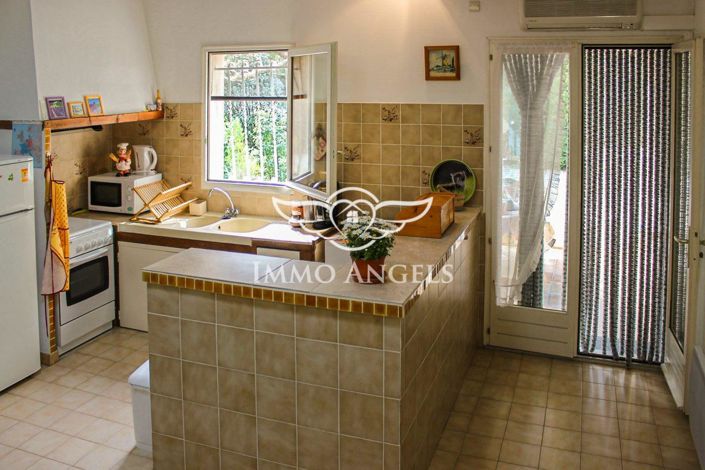 Image No.20-10 Bed Property for sale