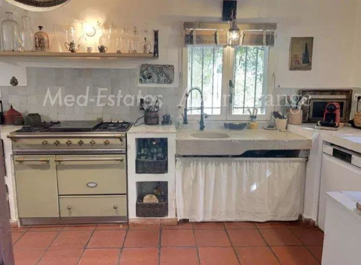 Image No.8-3 Bed House for sale