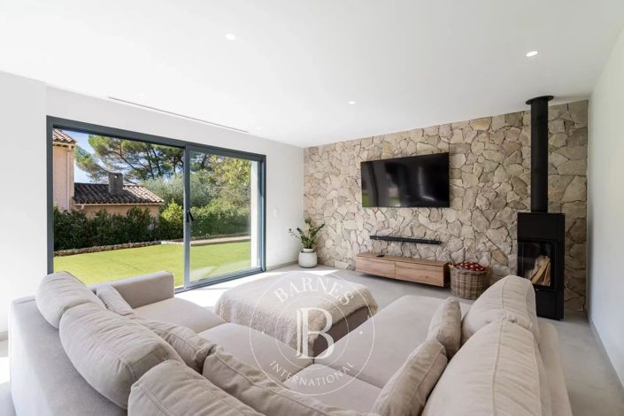 Image No.6-3 Bed House for sale