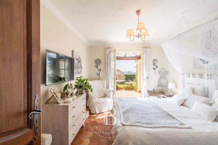 Image No.15-4 Bed House for sale