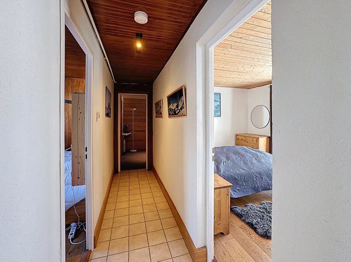 Image No.10-3 Bed House for sale