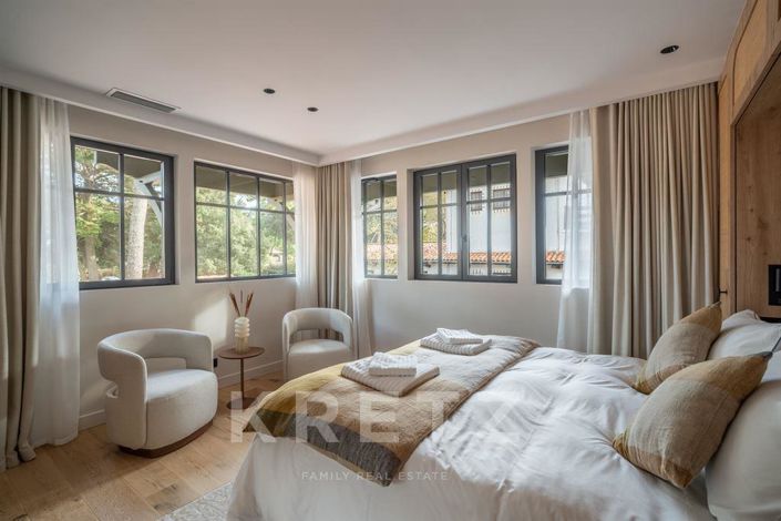 Image No.10-8 Bed House for sale