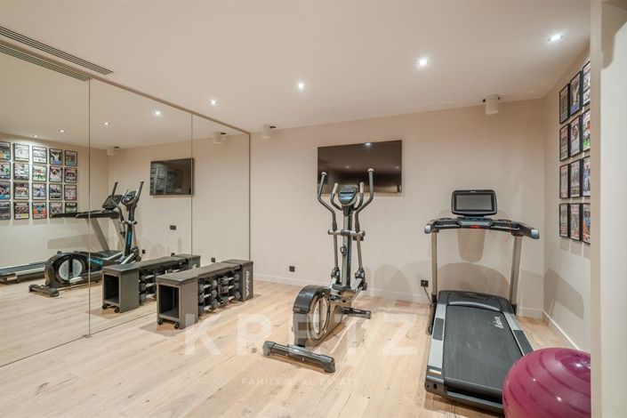 Image No.16-8 Bed House for sale