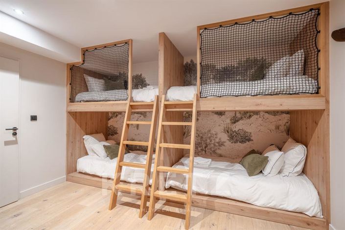 Image No.17-8 Bed House for sale