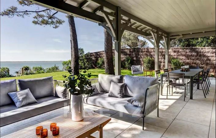 Image No.3-8 Bed House for sale