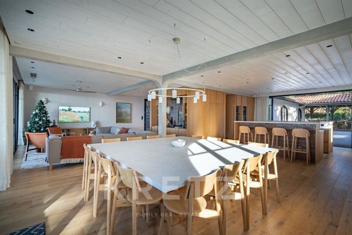 Image No.4-8 Bed House for sale