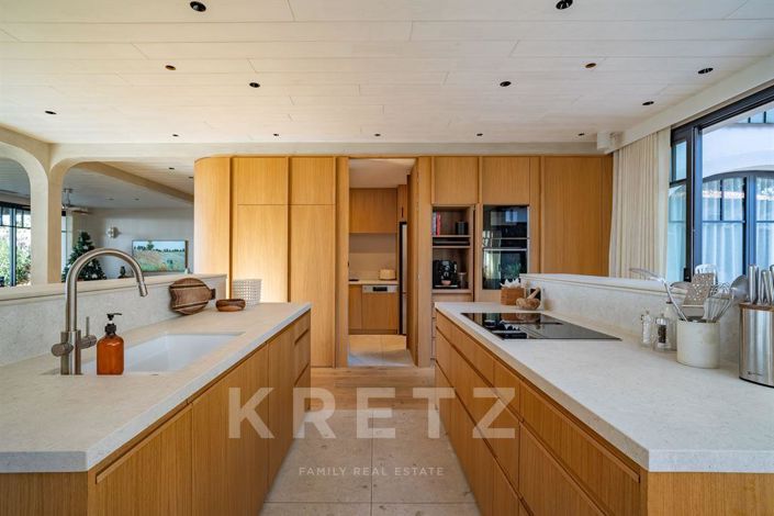 Image No.7-8 Bed House for sale