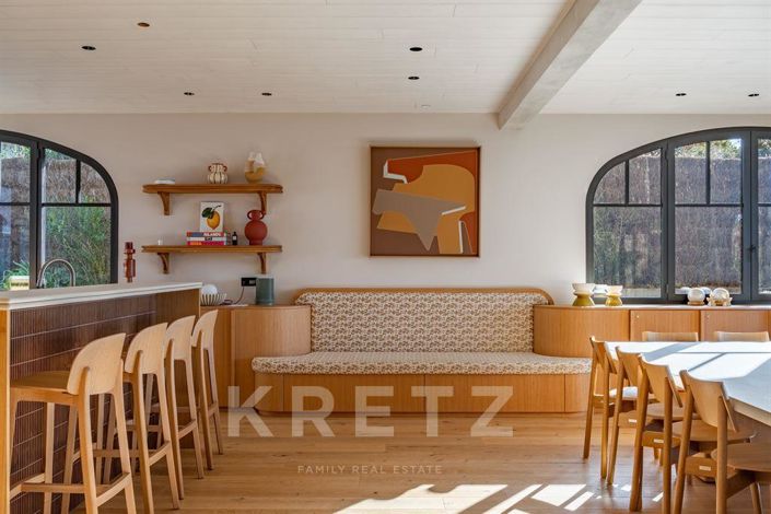 Image No.8-8 Bed House for sale