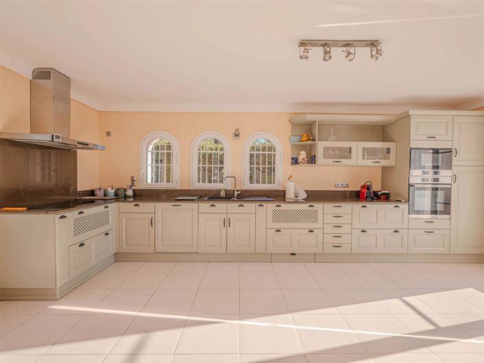 Image No.6-4 Bed House for sale