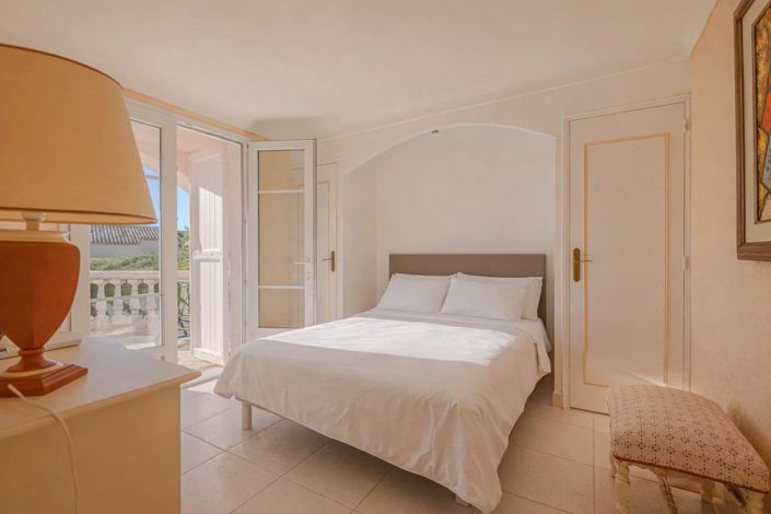 Image No.7-4 Bed House for sale