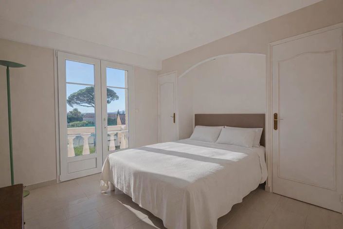 Image No.9-4 Bed House for sale