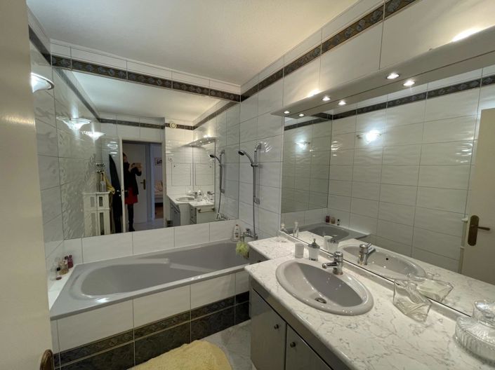 Image No.15-3 Bed Apartment for sale