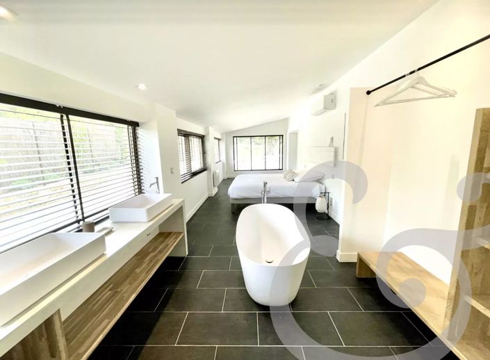 Image No.11-5 Bed House for sale