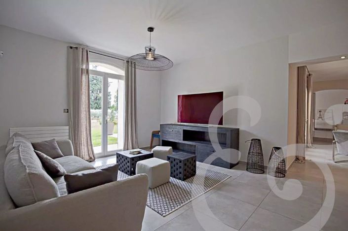 Image No.15-5 Bed House for sale