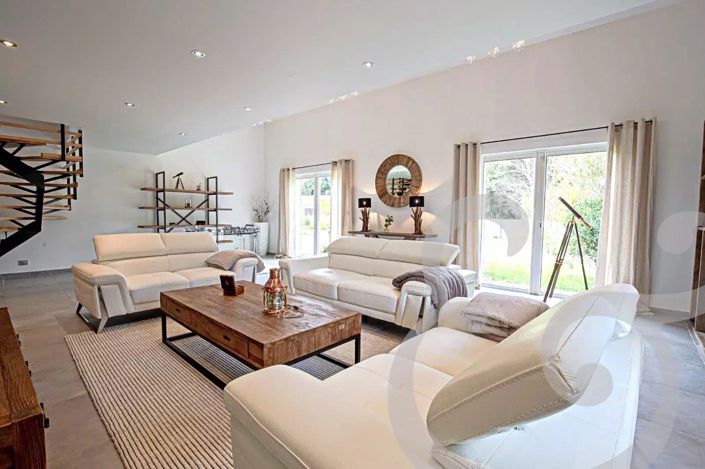 Image No.17-5 Bed House for sale